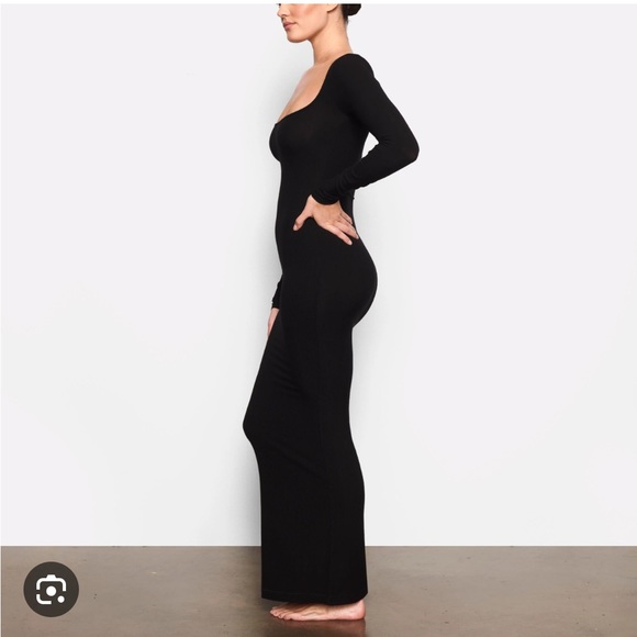 NWT SKIMS Soft Lounge Long Sleeved Dress new black ribbed - Picture 2 of 6